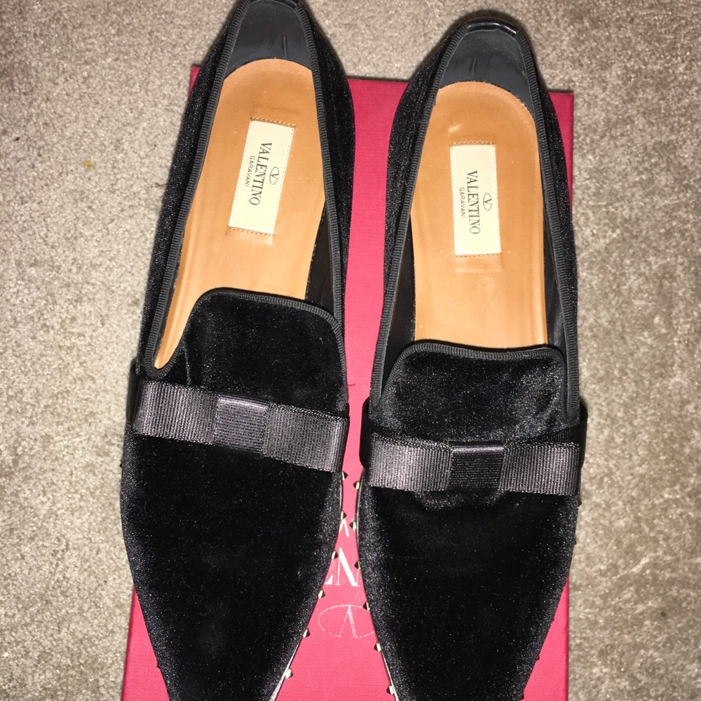 Valentino Rockstud velvet pointy loafer